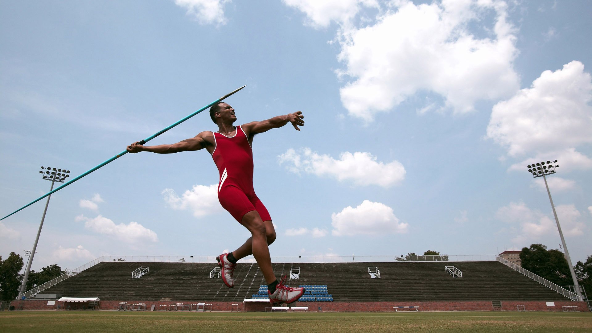 泥地越野跑与骑行双项赛 两种项目交替上演体能大考